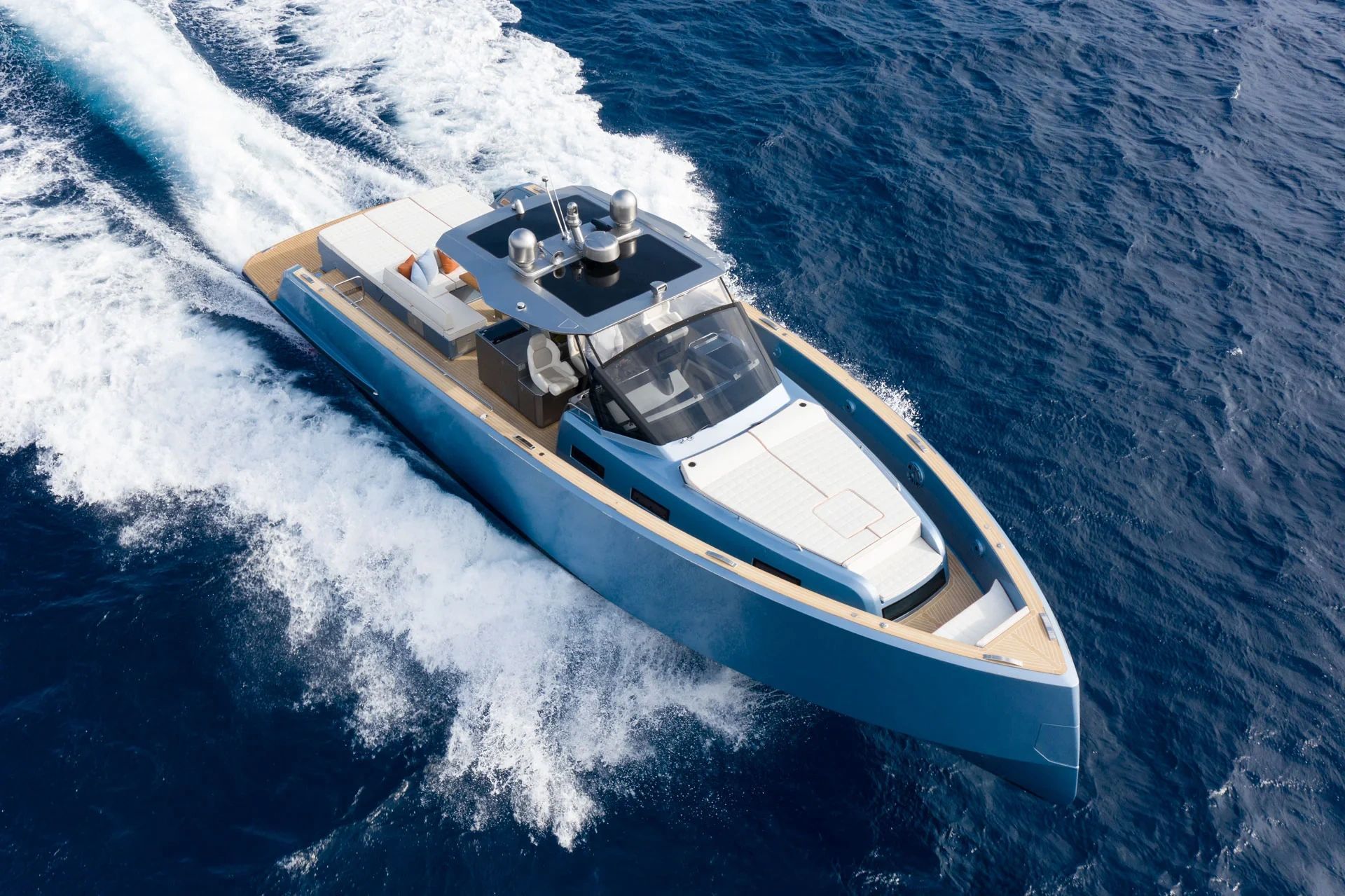 Pardo Yacht en navigation dans les eaux de Méditerranée